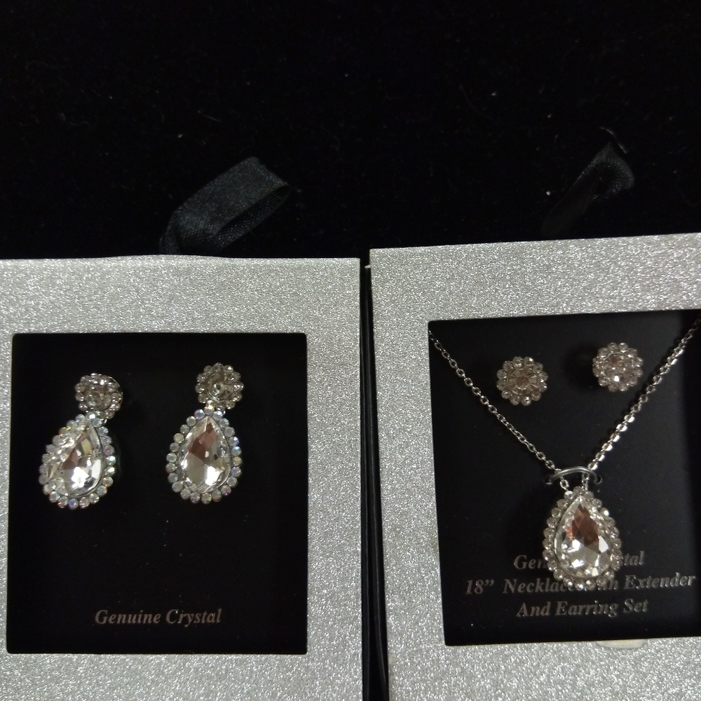🆕 Genuine 💎Crystal 💎Necklace 2 earring set💎